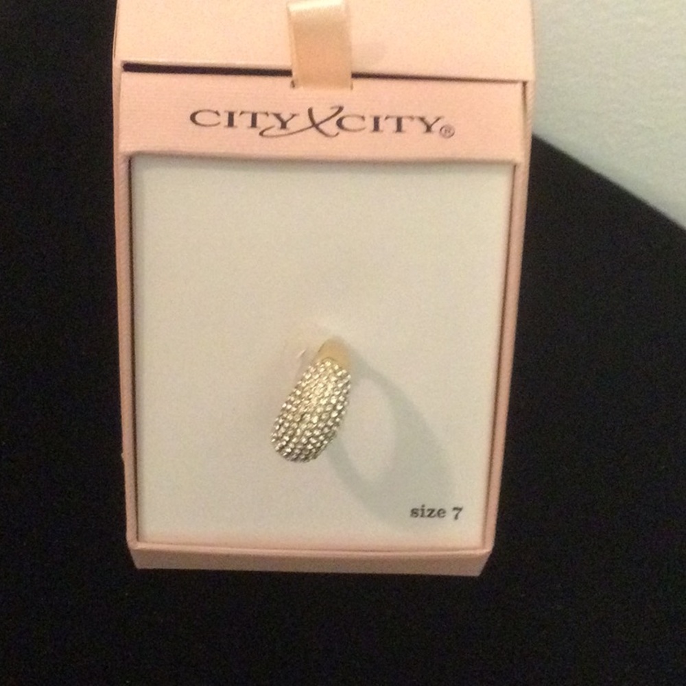 ❤️PRETTY CRYSTALS RING❤️ - Picture 3 of 7